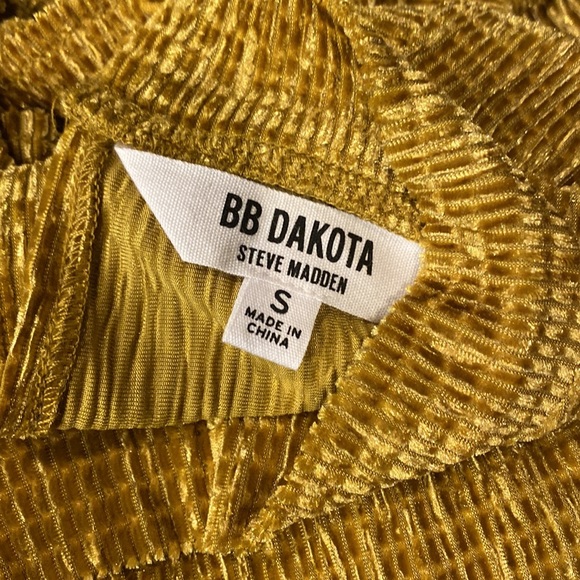 BB Dakota Top size small flutter sleeves - Picture 5 of 8